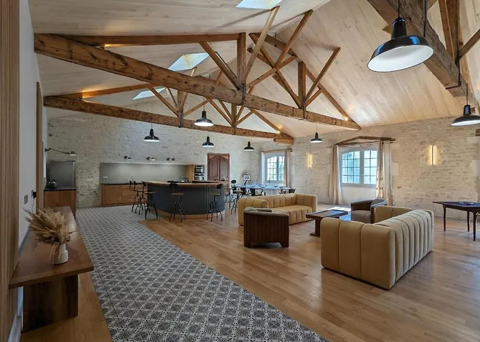 Maison Lumineuse Avec Cuisine Equipee, 3 Avec Sde & Wc Privatifs, Garage Et Wifi - - Fr-1-653-246 *