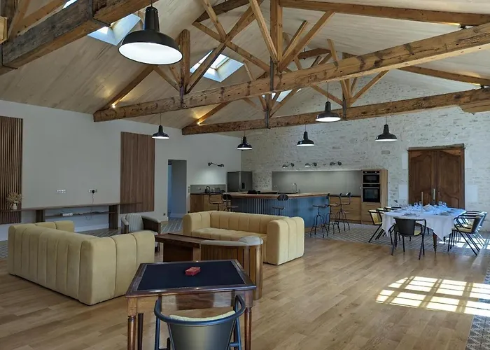 Maison Lumineuse Avec Cuisine Equipee, 3 Avec Sde & Wc Privatifs, Garage Et Wifi - - Fr-1-653-246 Apartment Jarnac