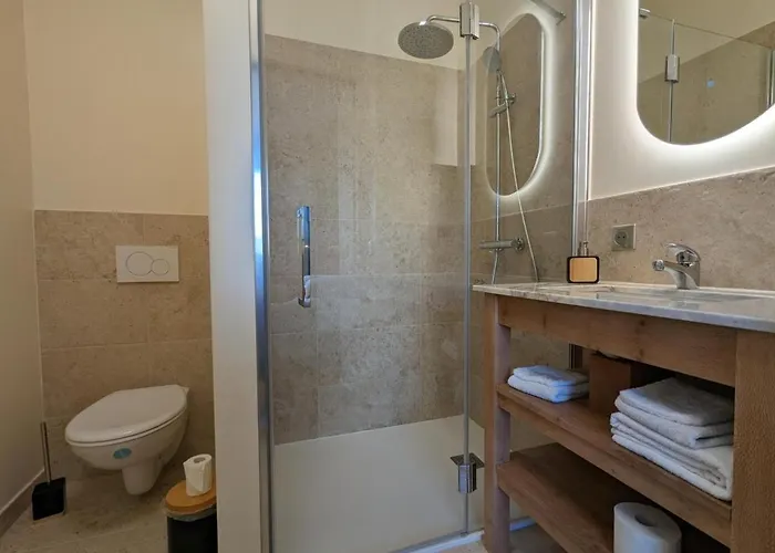 Maison Lumineuse Avec Cuisine Equipee, 3 Avec Sde & Wc Privatifs, Garage Et Wifi - - Fr-1-653-246 Apartment